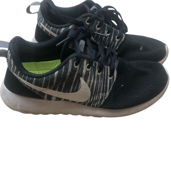 Nike Roshe One Custom Zebra Print Running Shoes - Picture 4 of 16